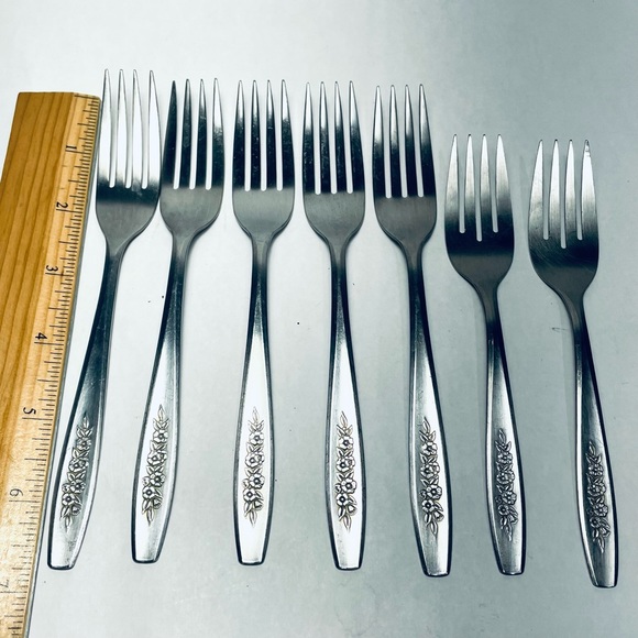 Oneida Simeon & Rogers Spring Ballad Forks Stainless Flatware - Picture 3 of 8